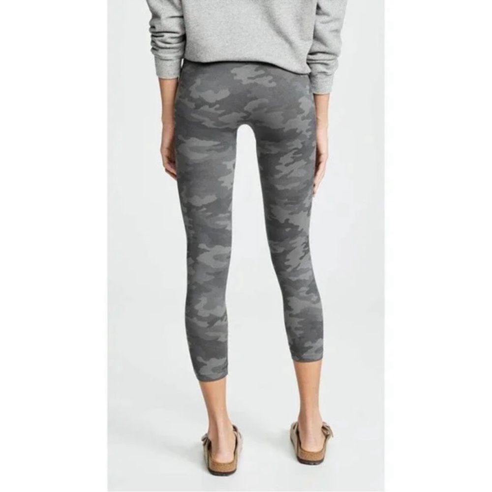 SPANX Look At Me Now Cropped Seamless Legging Sage Camo Grey Size Small - Picture 3 of 8